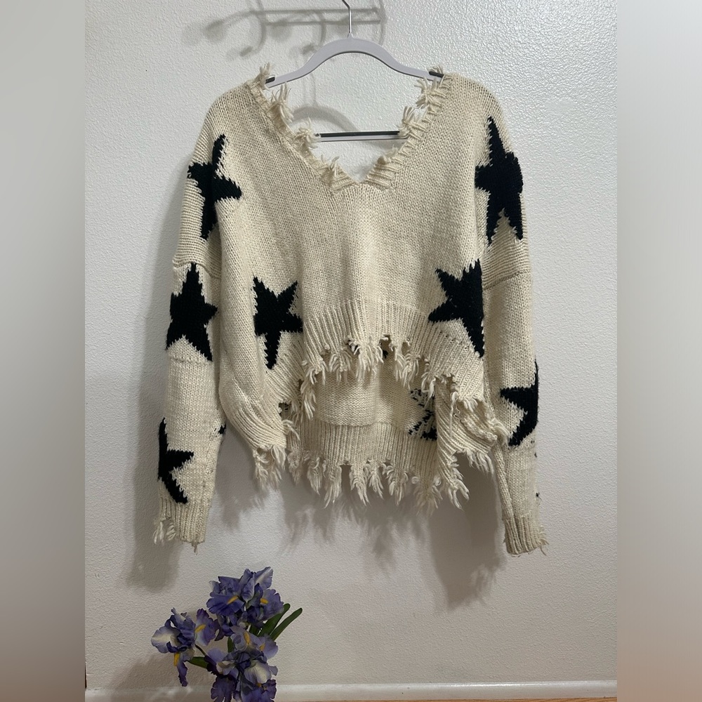 Lilyful Oversized Knit Star Sweater. Size: S. Color: Off-White, Black